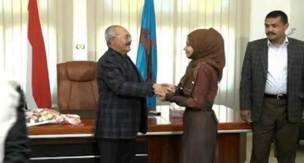 اخبار-اليمن-الان-|-قيادية-مقربة-من-ال-عفاش-تثير-غضب-مشائخ-القبائل-بصنعاء-بعد-قيامها-بهذا-الأمر