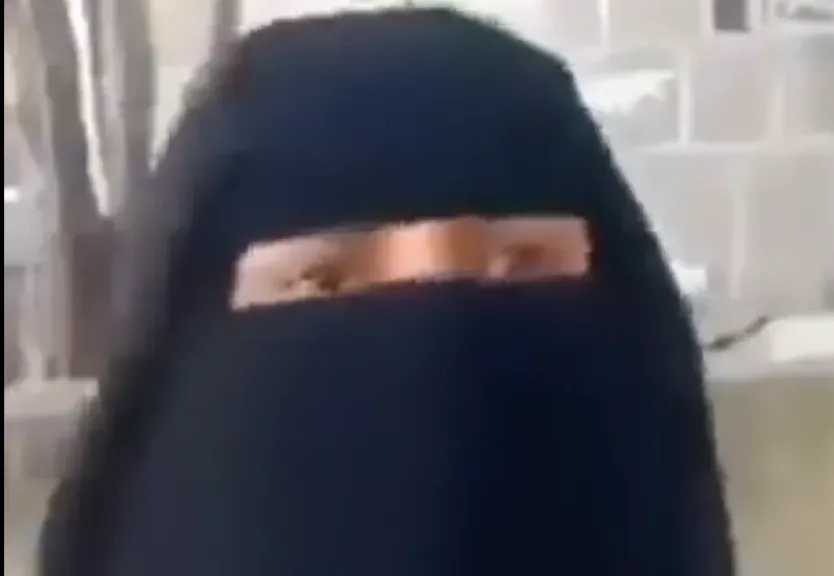 اخبار-اليمن-الان-|-فيديو-صادم-من-إب.-أم-يمنية-تطرد-من-منزلها-على-يد-ابنها-العاق