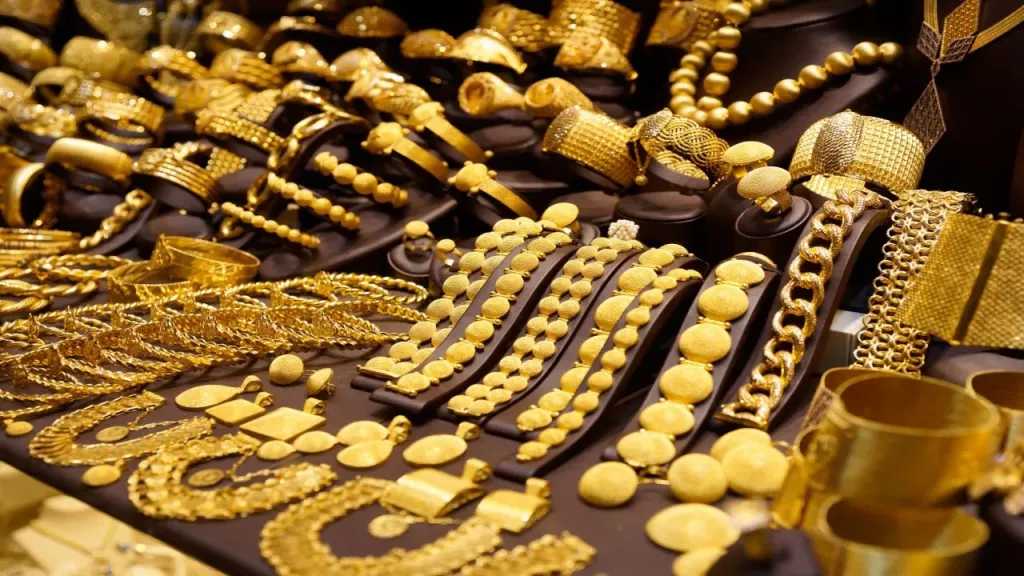 أسعار-الذهب-في-مصر-اليوم.-تغييرات-لحظية-بالسوق-وتأثيرات-العوامل-العالمية-والمحلية