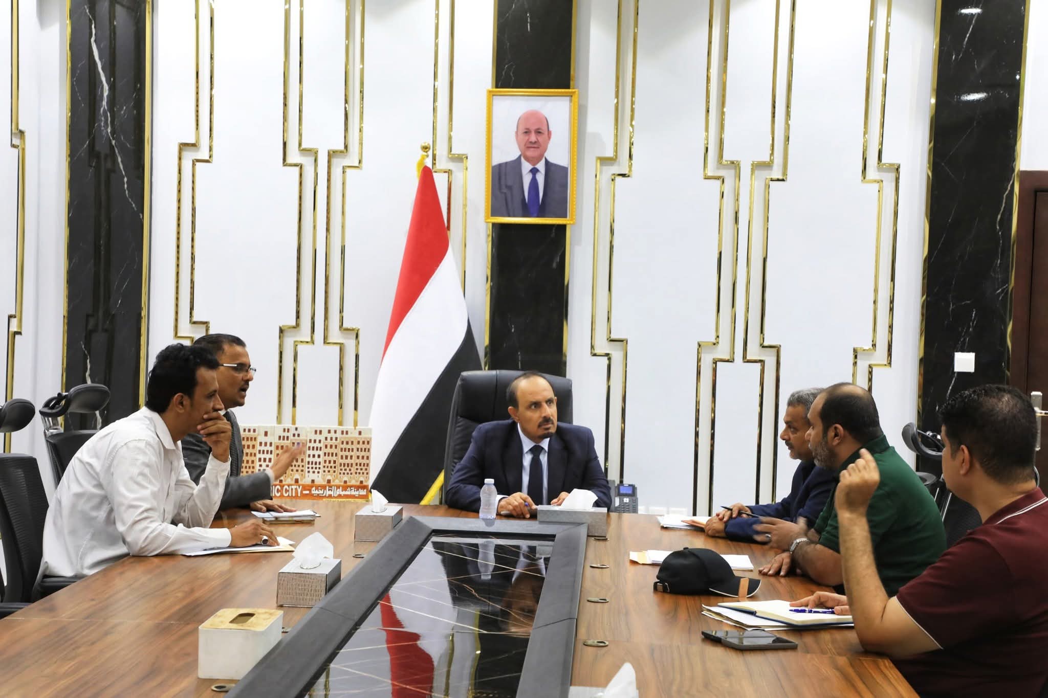 اخبار-حضرموت-|-محافظ-#حضرموت-يترأس-اجتماعا-لمناقشة-الصعوبات-التي-تواجه-قطاع-#الكهرباء-بالمحافظة