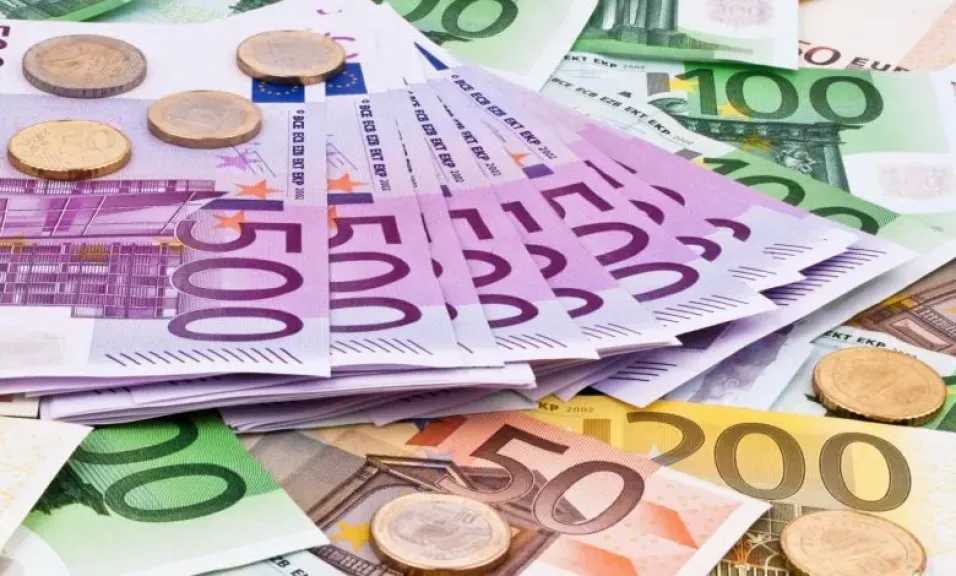 تحديث-أسعار-اليورو-مقابل-الجنيه-المصري-في-البنوك-منتصف-تعاملات-اليوم-14-أغسطس-2025