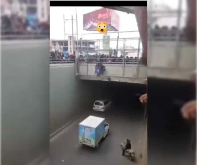 اخبار-اليمن-الان-|-مشهد-يحبس-الأنفاس.-شاب-يمني-يحاول-إنهاء-حياته-من-فوق-جسر-بيت-بوس-بصنعاء