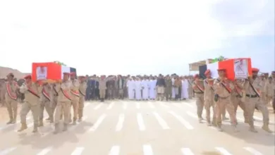 اخبار-اليمن-الان-|-”الغدر-على-الحدود!-تشييع-مهيب-لقياديين-عسكريين-قُتلا-في-كمين-مسلح-بالمهرة.-ما-القصة-الكاملة-وراء-الهجوم-الغادر؟”
