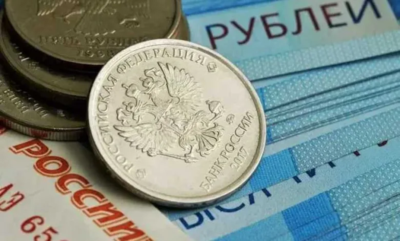 لحظة-بلحظة.-تغيرات-مفاجئة-بأسعار-الروبل-الروسي-مقابل-الجنيه-المصري-اليوم-الجمعة-15-–-8-2025-في-مصر-وروسيا