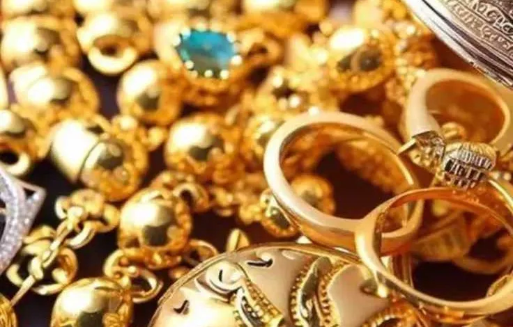 ارتفاع-الذهب-الإماراتي.-أسعار-الذهب-في-الإمارات-اليوم-الجمعة-15-–-8-2025