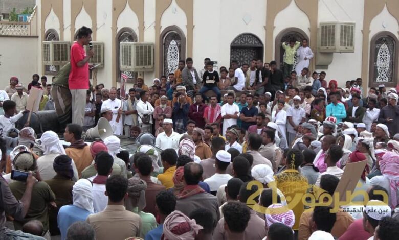 اخبار-حضرموت-|-تريم.-#وقفة-احتجاجية-للمطالبة-بالعدالة-للشهيد-#يادين-وتنفيذ-مطالب-أبناء-المدينة