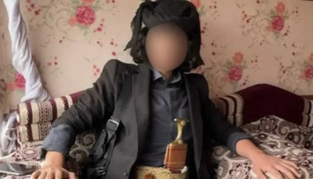 اخبار-اليمن-الان-|-بريطانيا:-طالب-لجوء-يمني-في-ورطة-بسبب-صوره-بالسلاح-في-صنعاء