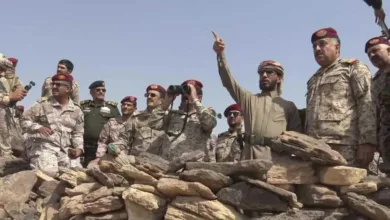 اخبار-اليمن-الان-|-وزير-الدفاع-في-قلب-المعركة:-”هزيمة-الحوثي-تقترب”-–-شاهد-تفاصيل-الزيارة-المفاجئة-للفرقة-الرابعة!