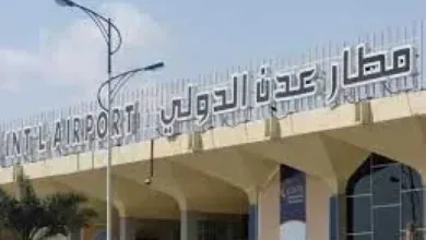 اخبار-اليمن-الان-|-لحظة-الإقلاع-تتحول-للكابوس!-الأمن-يوقف-مسافراً-في-مطار-عدن-بسبب-جريمة-تزوير-خطيرة