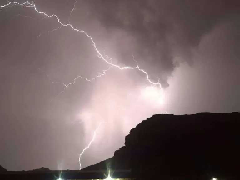 اخبار-اليمن-الان-|-وفاة-سبعيني-بصاعقة-رعدية-في-صنعاء-في-سابع-حادثة-من-نوعها-خلال-اليومين-الماضيين