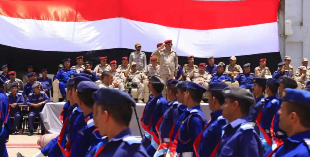 اخبار-اليمن-الان-|-عرض-عسكري-مبهر-في-مأرب.-كلية-الطيران-والدفاع-الجوي-تستعرض-جاهزية-أبطالها