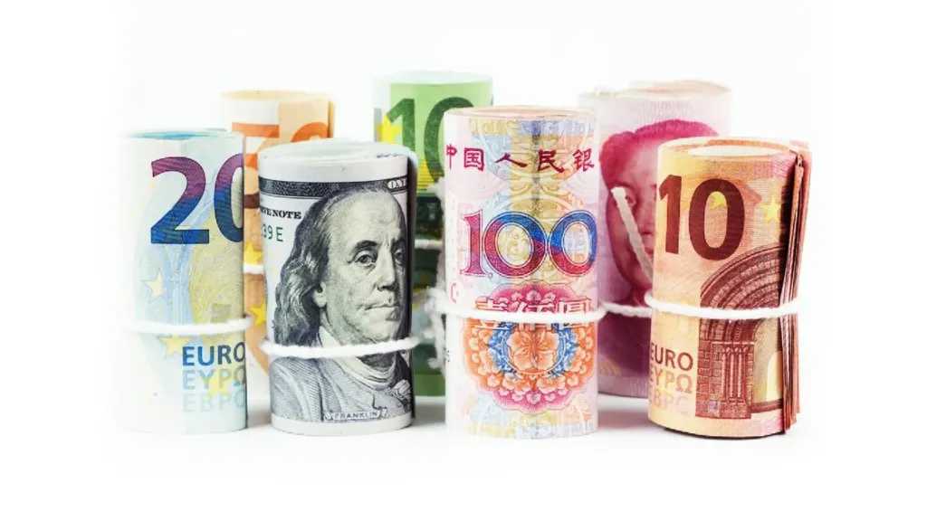 أسعار-العملات-الأجنبية-مقابل-الجنيه-المصري-بداية-تعاملات-اليوم-الثلاثاء-19-–-8-2025