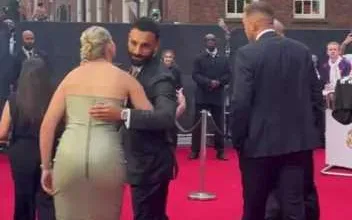 لماذا-حضر-محمد-صلاح-حفل-الأفضل-في-انجلترا-بدون-زوجته؟.-ما-حدث-مفاجأة