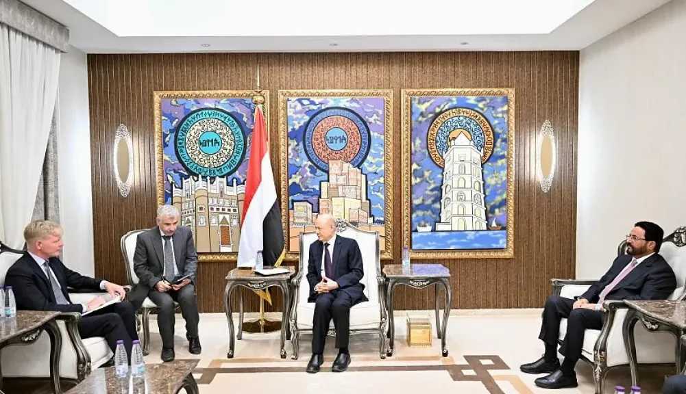 اخبار-اليمن-الان-|-العليمي-يستقبل-غروندبرغ-ويؤكد-ان-السلام-الحقيقي-يبدأ-بتفكيك-الفكر-السلالي-للحوثيين