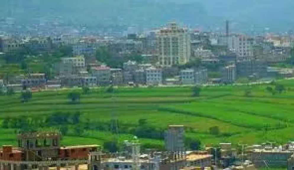 اخبار-اليمن-الان-|-رصاصة-في-الهواء.-ودماء-على-الأرض:-مشهد-مرعب-يهزّ-إب-–-من-المسؤول-عن-إطلاق-النار-على-المتسوقين؟