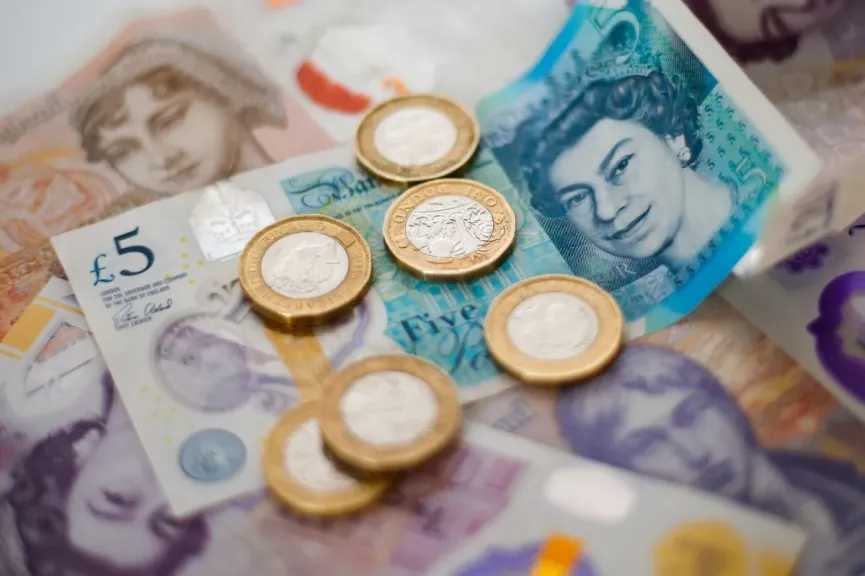 أسعار-الجنيه-الإسترليني-مقابل-الجنيه-المصري-بداية-تعاملات-اليوم-الجمعة-22-–-8-2025