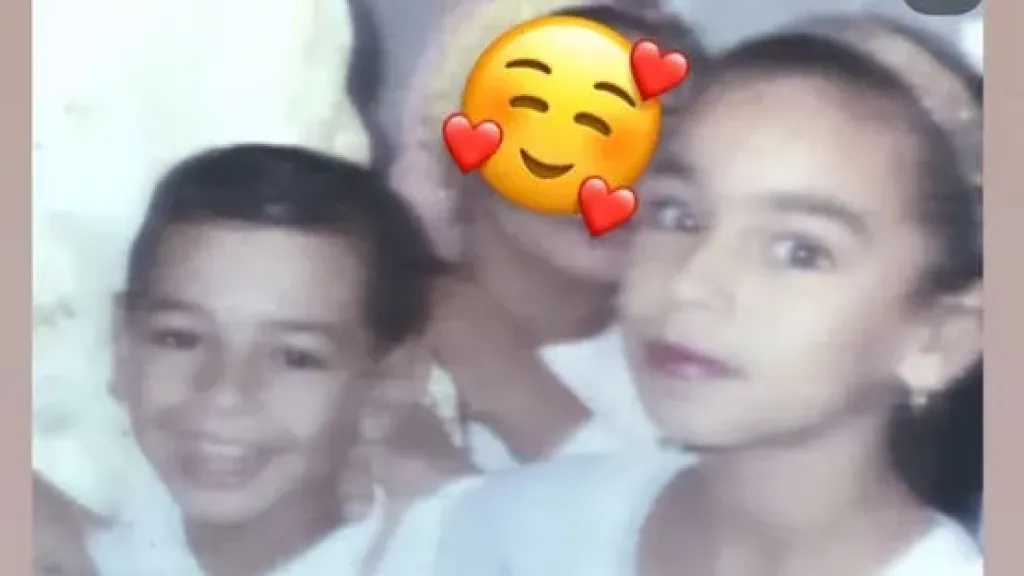 منصة-محمد-صلاح-تضيء-برسالة-مؤثرة-من-شقيقته-رباب:-”سنوات-مرت-كالريح”