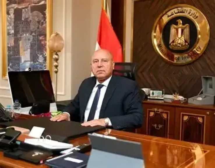 نحو-مركز-صناعي-إقليمي.-استراتيجية-مصر-تحت-قيادة-الفريق-كامل-الوزير