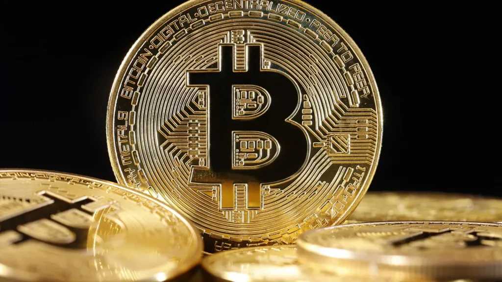 تراجع-قيمة-البيتكوين-إلى-112910-دولارات-وسط-ترقب-الأسواق-لخطاب-الفيدرالي-الأمريكي
