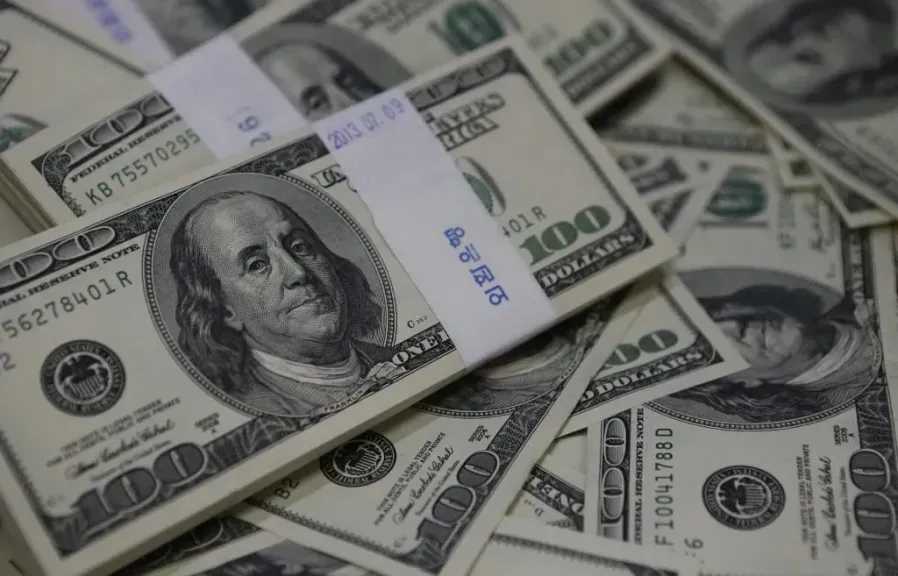 ارتفاع-الاحتياطي-النقدي-وانخفاض-سعر-الدولار-في-البنوك-المصرية