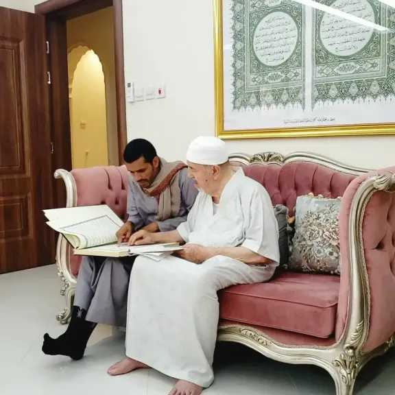 اخبار-اليمن-الان-|-خطاط-يمني-يتم-كتابة-نصف-المصحف-الشَّريف