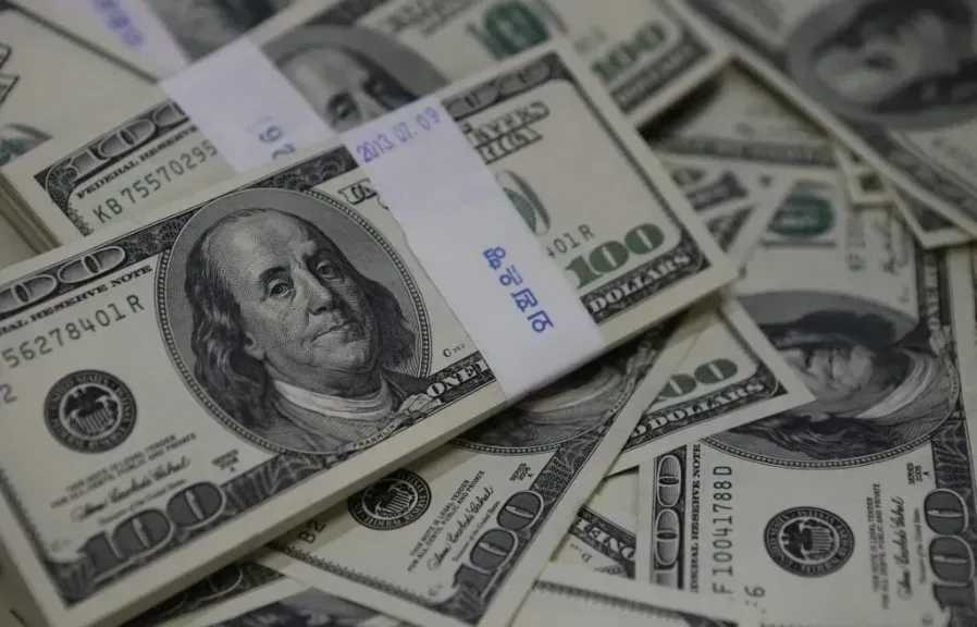 أسعار-الدولار-تترقب-تحركات-الفائدة-الأمريكية-والاحتياطي-النقدي