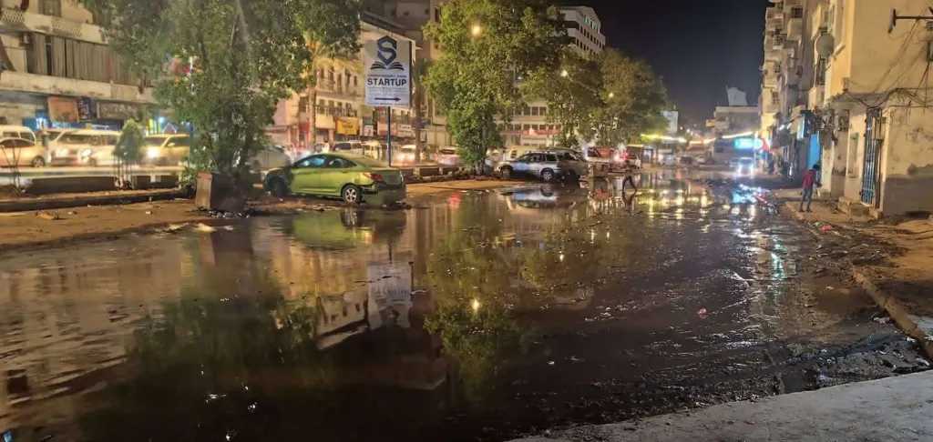 اخبار-اليمن-الان-|-”الأمطار-تُعيد-فتح-الجرح-القديم…-هل-تتعلم-عدن-من-أخطائها-هذه-المرة؟”