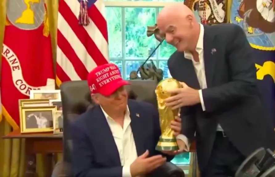 ”من-ميسي-إلى-ترامب:-رحلة-مجسم-كأس-العالم-تُثير-ضجة-في-البيت-الأبيض”