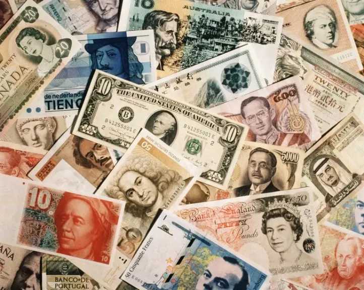 تغيرات-ملحوظة.-أسعار-العملات-الأجنبية-والعربية-مقابل-الجنيه-المصري-بداية-تعاملات-اليوم-الأحد-24-–-8-2025