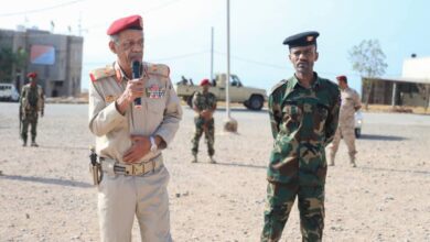 اخبار-حضرموت-|-#قائد-المنطقة-#العسكرية-الثانية-يتفقد-معسكر-الكتيبة-الخاصة-ويشيد-بجهودهم-في-حفظ-الأمن-وإسناد-القوات-الأمنية-بالمكلا