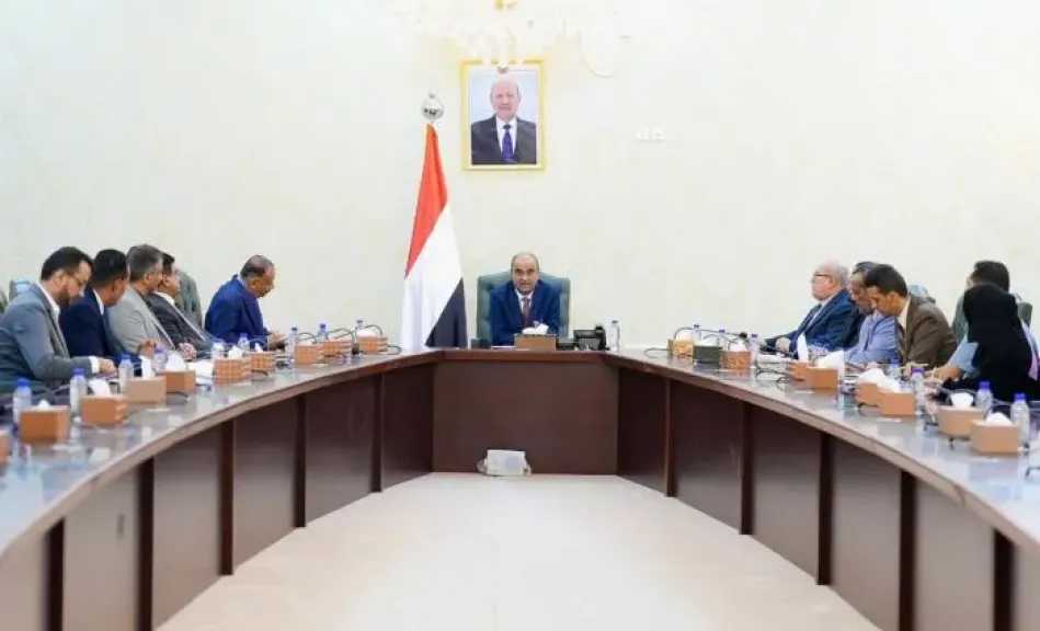 اخبار-اليمن-الان-|-”حياة-المواطنين-خط-أحمر”.-توجيهات-حكومية-عاجلة-لمعالجة-أضرار-السيول-في-عدن