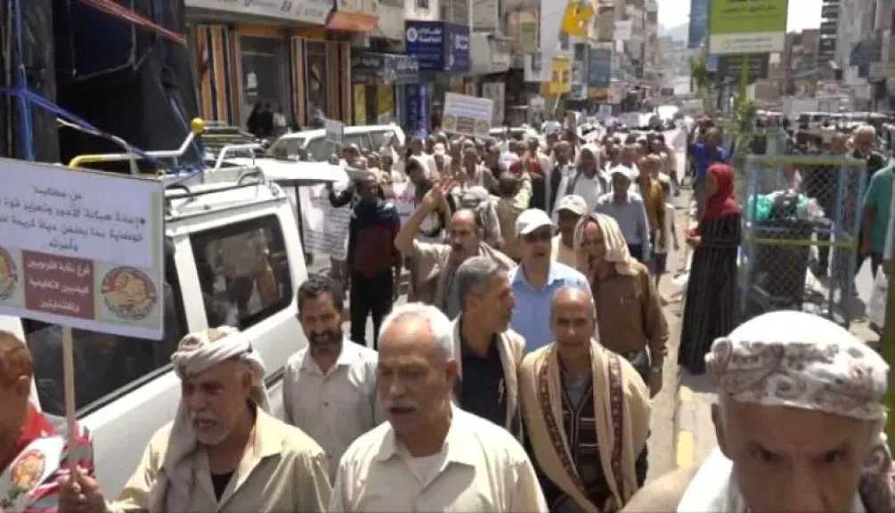 اخبار-اليمن-الان-|-”إضراب-مفتوح-يلوح-في-الأفق:-هل-نحن-على-حافة-انهيار-التعليم-في-اليمن؟”