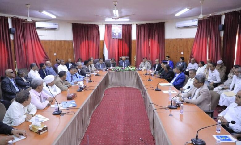 اخبار-حضرموت-|-محافظ-حضرموت-يعلن-اعتماد-مشروع-مصفاة-نفط-ومنطقة-حرة-بالضبة-ويقر-حزمة-قرارات-خدمية-وأمنية-لتنمية-الوادي-والصحراء