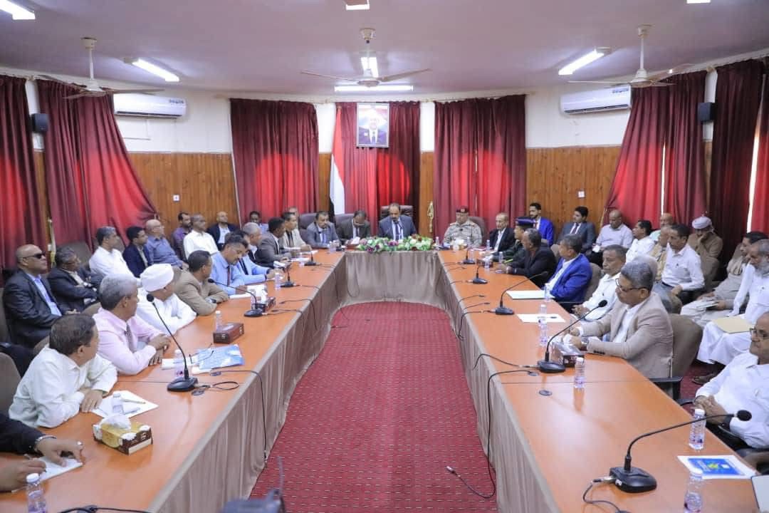 اخبار-حضرموت-|-محافظ-حضرموت-يعلن-اعتماد-مشروع-مصفاة-نفط-ومنطقة-حرة-بالضبة-ويقر-حزمة-قرارات-خدمية-وأمنية-لتنمية-الوادي-والصحراء