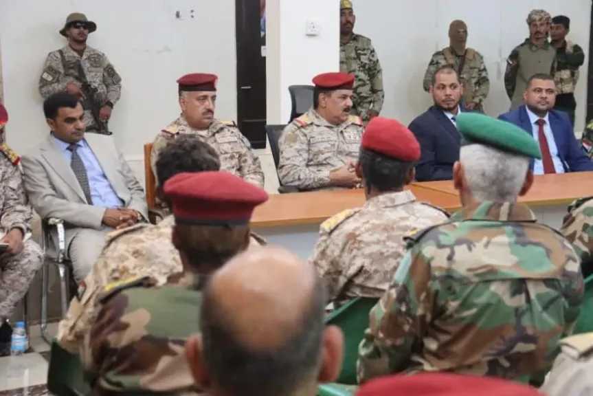 اخبار-اليمن-الان-|-وزير-الدفاع-يزور-قوات-الجيش-في-محافظة-سقطرى