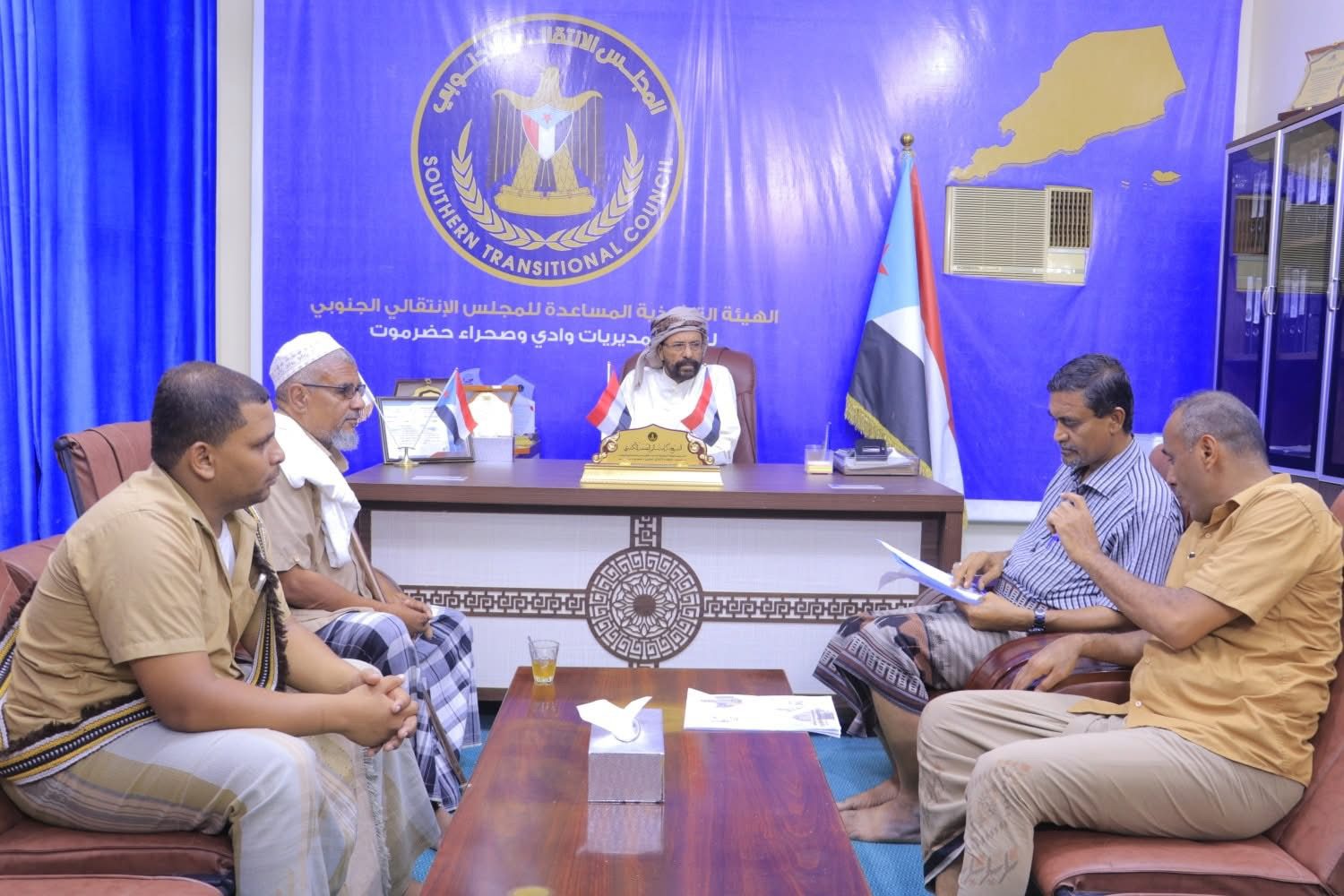 اخبار-حضرموت-|-انتقالي-وادي-حضرموت-يناقش-مع-مقدم-حافة-القطن-سبل-تعزيز-الدور-المجتمعي-والثقافي-للحافة