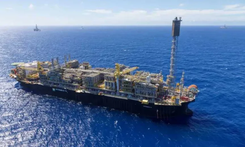 لغز-نفطي.-لماذا-تضخ-بتروبراس-المزيد-رغم-فائض-المعروض؟