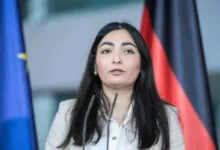 اخبار-اليمن-الان-|-لحظة-هروب-وزيرة-أوروبية-إلى-الملاجئ-أثناء-اعتراض-صاروخ-حوثي-فوق-القدس-(فيديو)