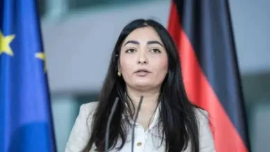 اخبار-اليمن-الان-|-لحظة-هروب-وزيرة-أوروبية-إلى-الملاجئ-أثناء-اعتراض-صاروخ-حوثي-فوق-القدس-(فيديو)