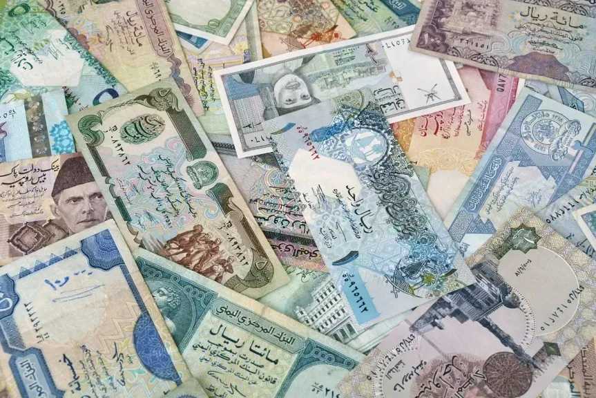 أسعار-العملات-العربية-والأجنبية-مقابل-الجنيه-المصري-بداية-تعاملات-اليوم-الخميس28-–-8-2025