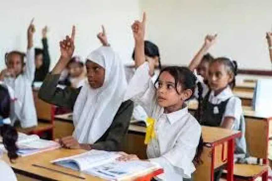 اخبار-اليمن-الان-|-”مبالغ-مخفية-تُفرض-على-أولياء-الأمور-في-ثانويات-عدن!-ماذا-يحدث-وراء-أبواب-المدارس؟”