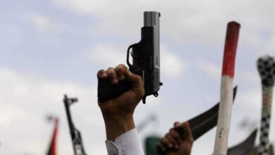 تعرى أمام الناس.. مصري يحطم ماكينات التذاكر في محطة المترو