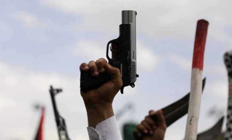 تعرى أمام الناس.. مصري يحطم ماكينات التذاكر في محطة المترو
