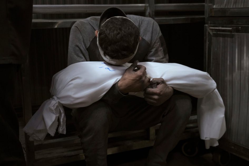 111 شهيدا و820 إصابة خلال يوم في قطاع غزة