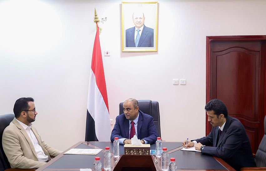 رئيس الوزراء يوجه الهيئة العامة للأراضي بمنح فرصة نهائية للمستثمرين غير الملتزمين او سحب الأراضي الممنوحة لهم