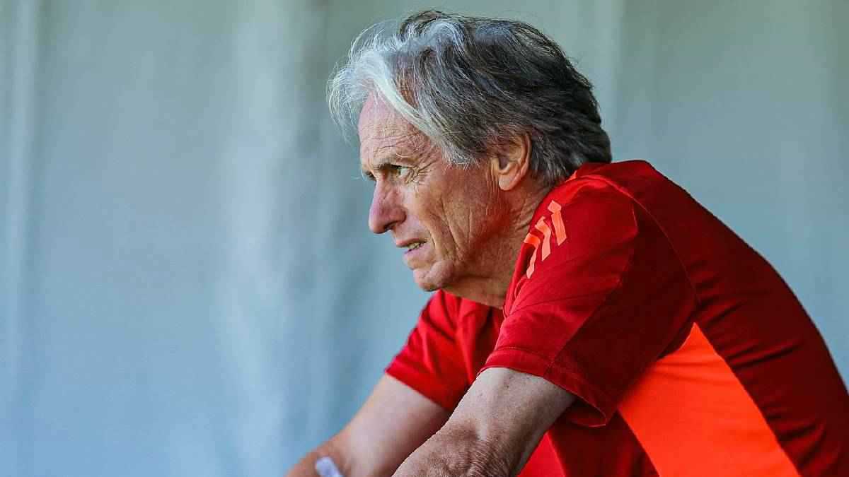 رغم رحيله.. مانشستر يونايتد ينفذ