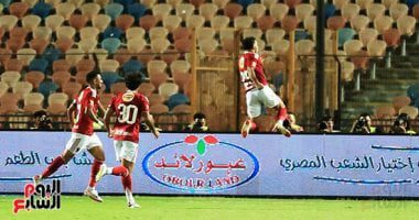 الأهلي يتقدم على فاركو 2 - 0 في الشوط الأول عن طريق شريف وزيزو.. صور