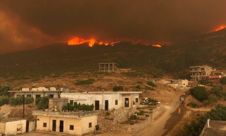 حرائق سوريا تزداد صعوبة وتمتد لمناطق جديدة (فيديو)