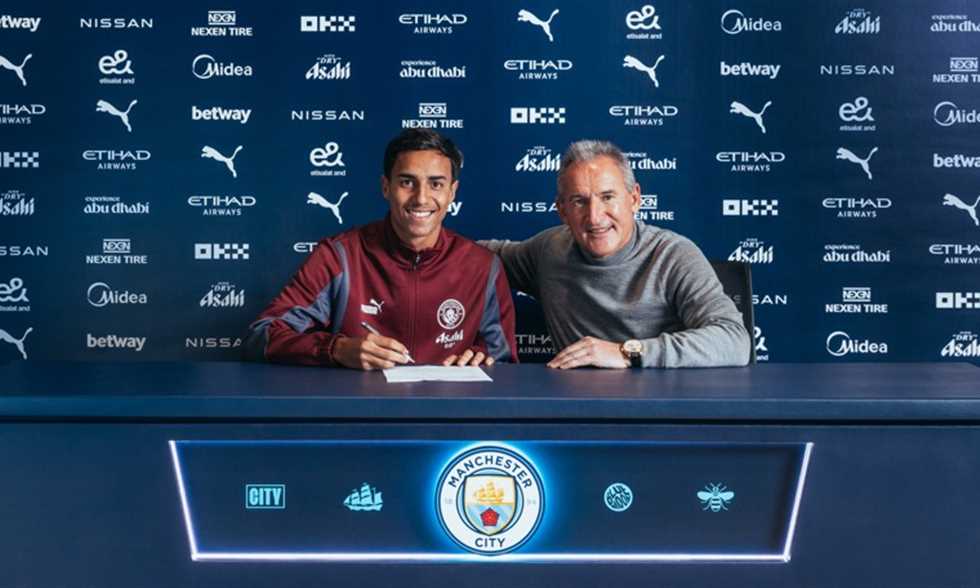 مدافع مانشستر سيتي يطير إلى جيرونا