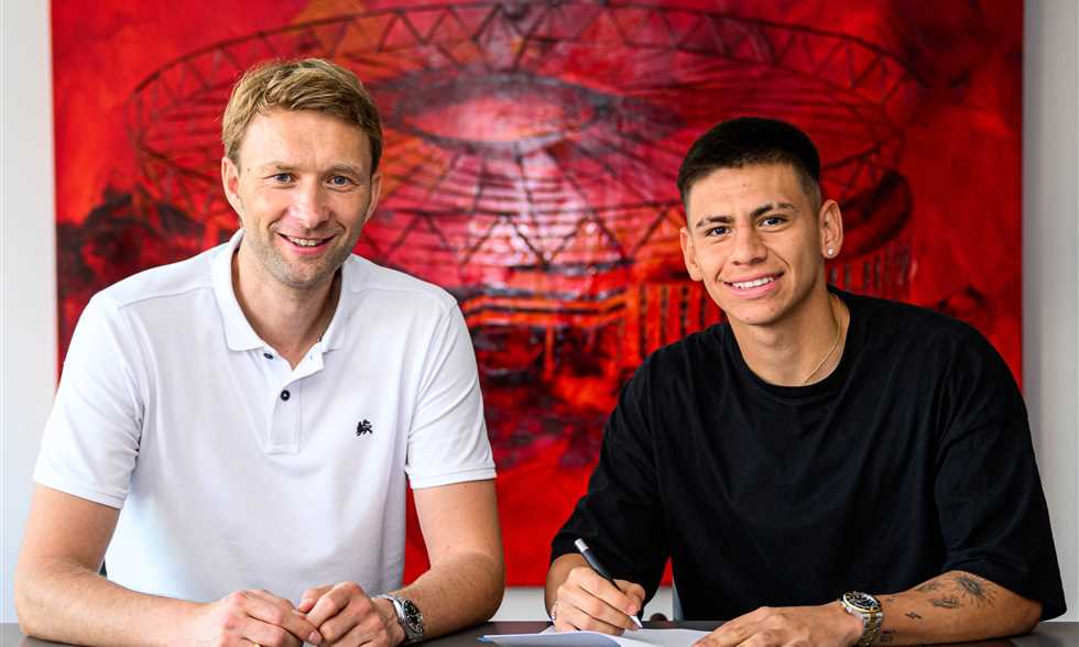 ليفركوزن يعلن ضم موهبة مانشستر سيتي